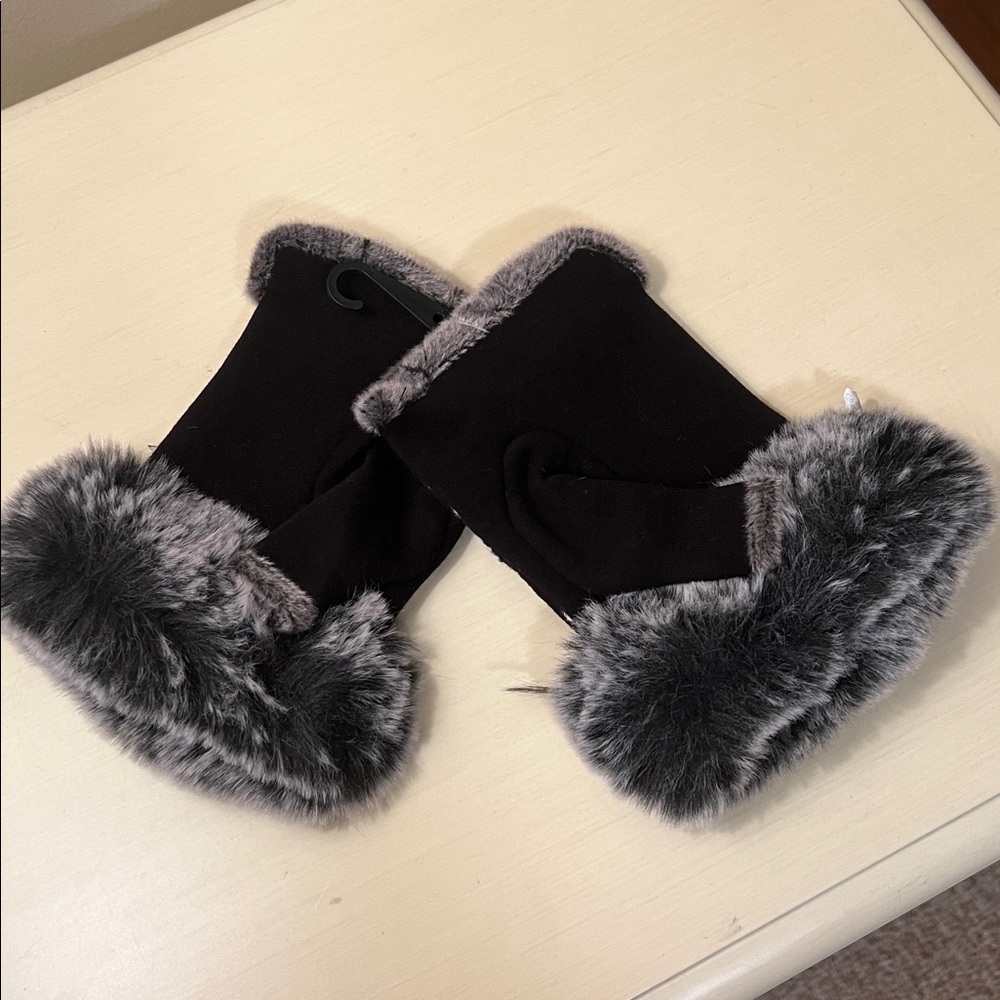 NWT: Fingerless Gloves - Picture 3 of 5
